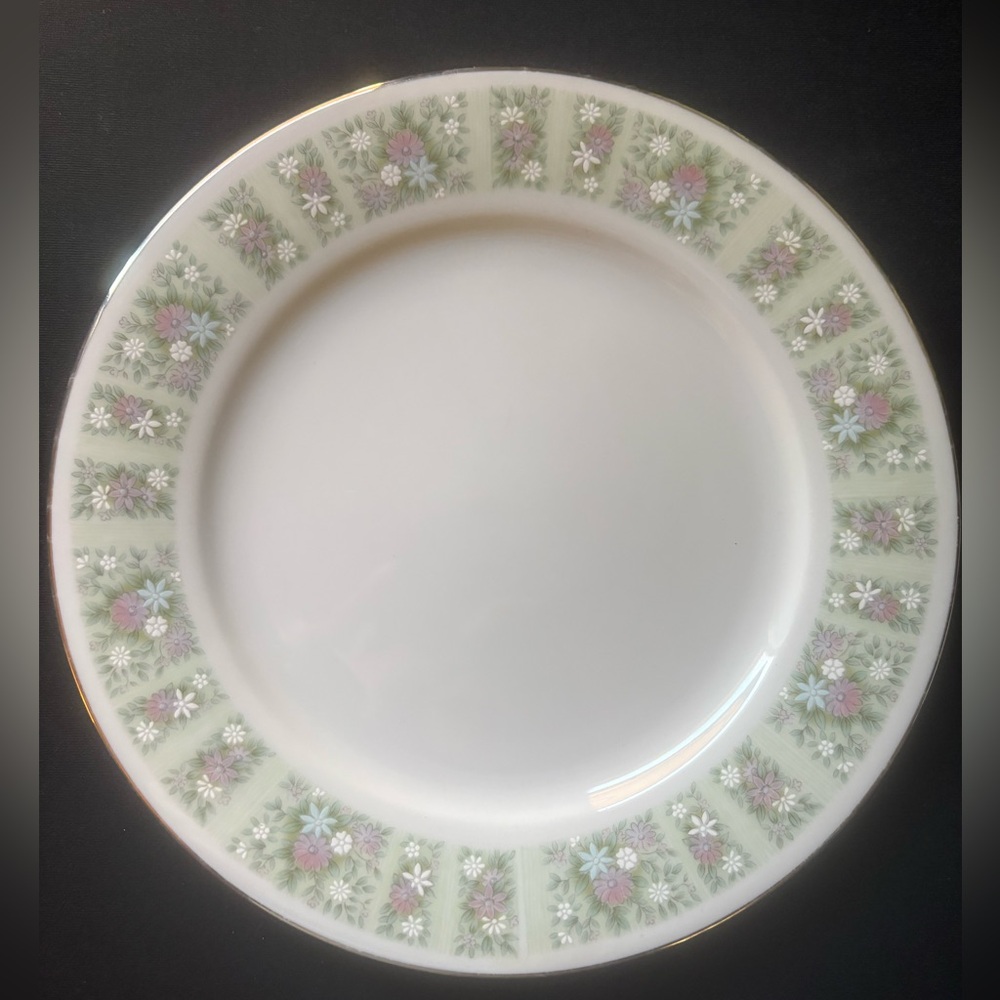 Vintage Nitto Jasmine 2850 dinner plate. Pink florals on green. 8 1/2”